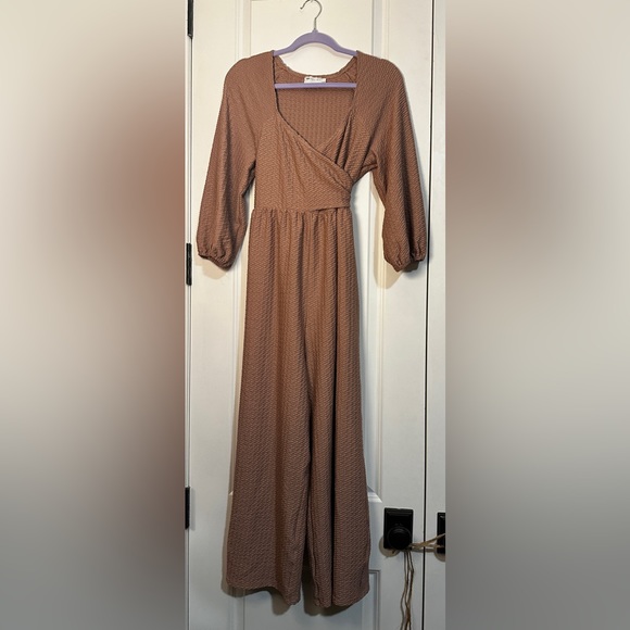 ASOS DESIGN wrap textured jumpsuit in taupe - Picture 2 of 3